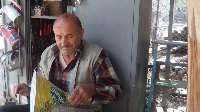 60 yıldır boş teneke kutuları ekonomiye kazandırıyor