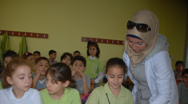 9 yaşındaki Rıdvan El Afyoni’nin karne sevinci