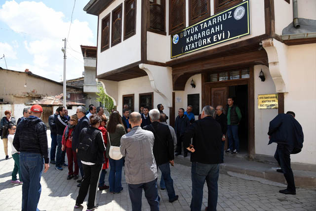 ADIM Üniversiteleri toplantısına katılanlar Atatürk Evi’ni gezdi
