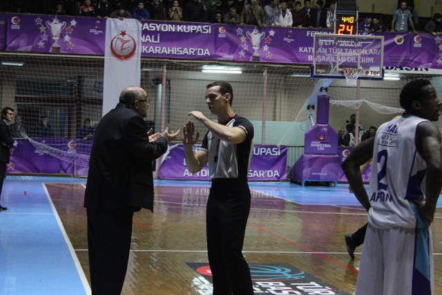 ‘Afyon Belediyespor’u bizi eze eze yendiği için tebrik ederim’