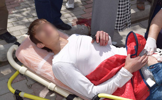 Afyon’da karakol yanında bıçaklı kavga: 1 Yaralı