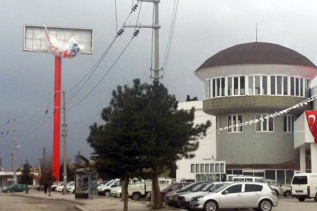 Afyon’da Şiddetli Rüzgar Hayatı Olumsuz Etkiledi