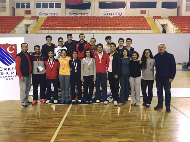 Afyon’lu antrenör Selçuk Dönerkaya Mersin’de eskrimi zirveye taşıyor
