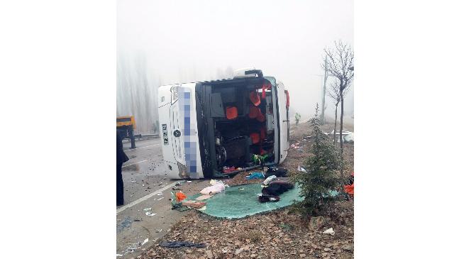 Afyon'da Yolcu Otobüsü Devrildi: 2 Ölü 23 Yaralı