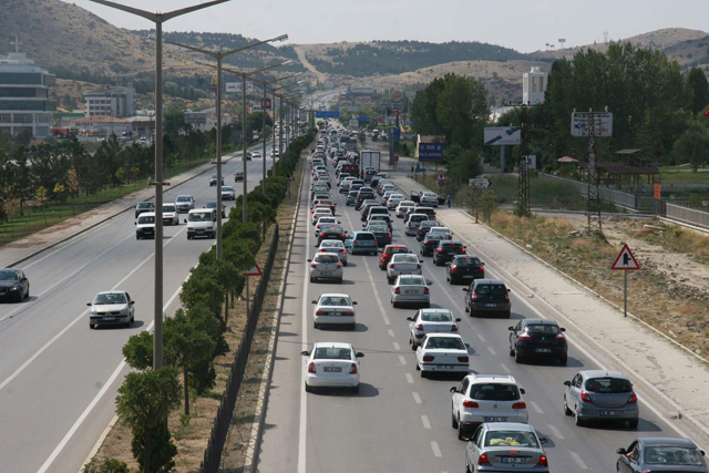 Afyonkarahisar’da trafiğe kayıtlı araç sayısı 199 bin 703 oldu