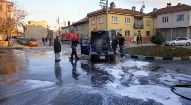 Afyonkarahisar'da Araç Yangını