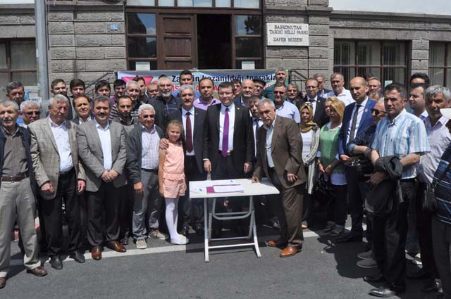 Afyonkarahisarlılar imzalarını İstiklal Madalyası için attı