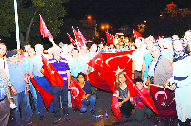 Afyonlular demokrasi nöbetine devam ediyor