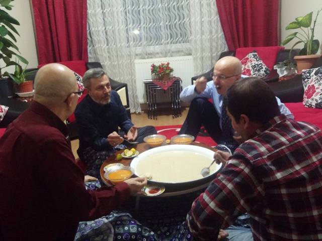Ağır misafirlere ağır yemek