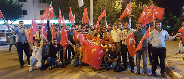 AK Gençlik: İkinci bir talimata kadar meydanlardayız