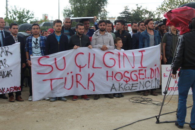 AK Gençlik’ten Eroğlu’na: Su Çılgını!