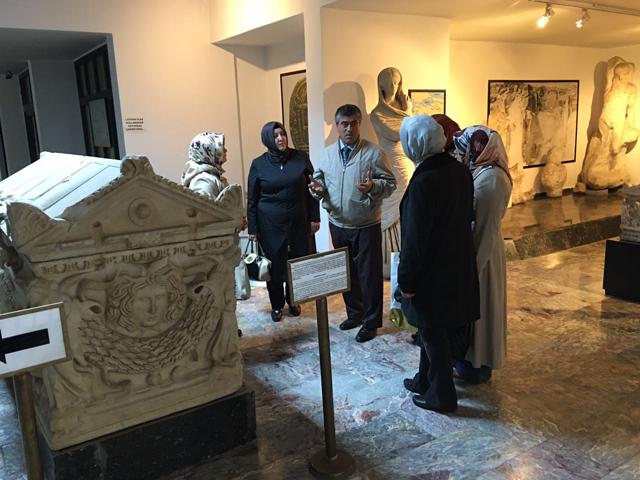 AK Kadınlar’dan müze ziyareti