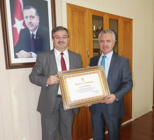 AK Parti’den Yurdunseven ve Ertürk’e tebrik ve teşekkür belgesi