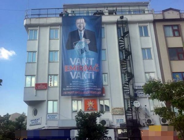 AK Parti Emirdağ'dan Dev Afiş