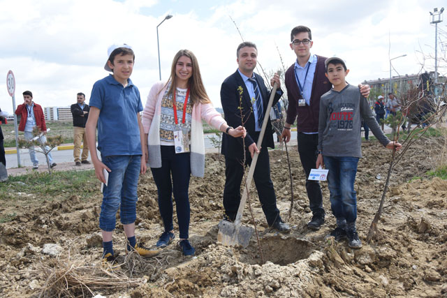 AKÜ Ahmet Necdet Sezer Kampüsü’ne 800 ağaç dikildi