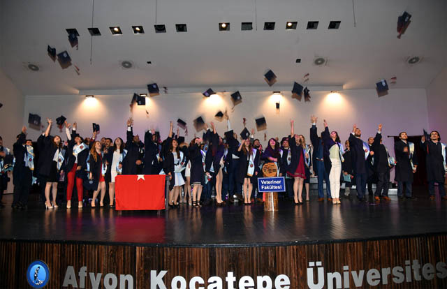 AKÜ’de 64 öğrenci veteriner oldu