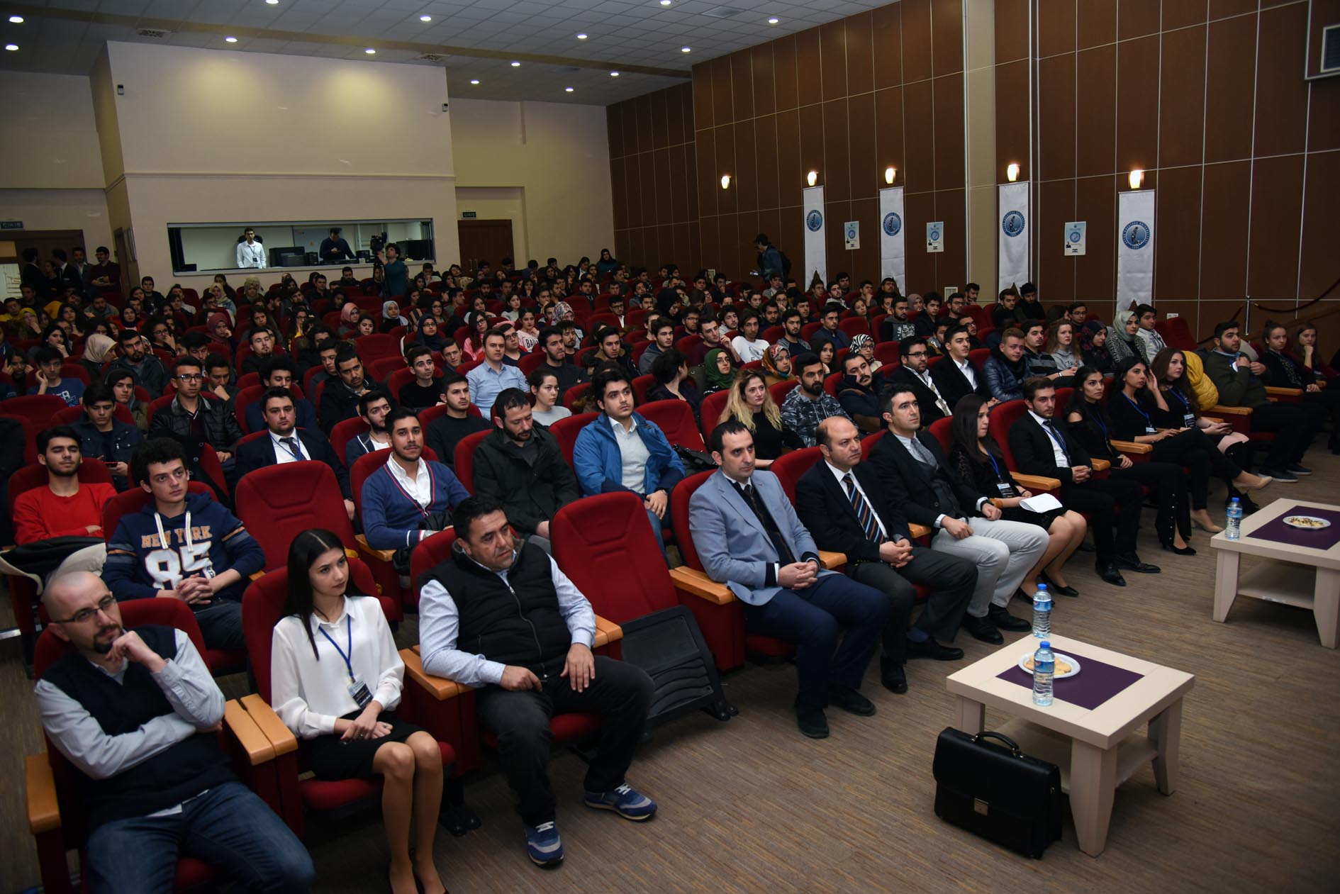 AKÜ mühendislik öğrencileri sektör temsilcileriyle buluştu