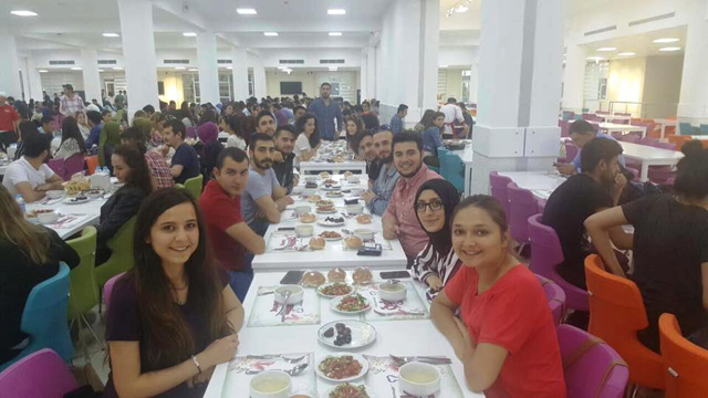 AKÜ Öğrenci Konseyi, iftarda öğrencilerle buluştu