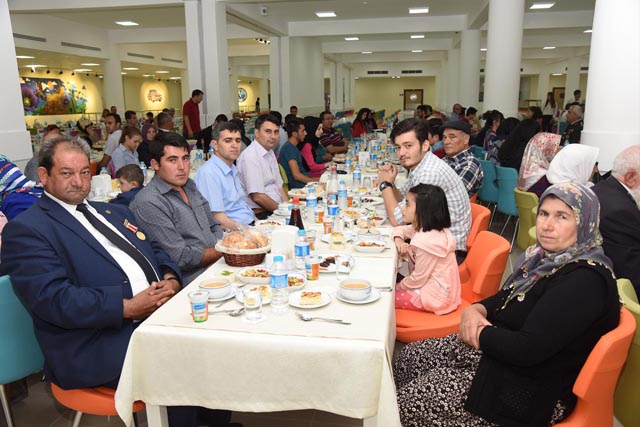 AKÜ, şehit aileleri ve gazilere iftar verdi