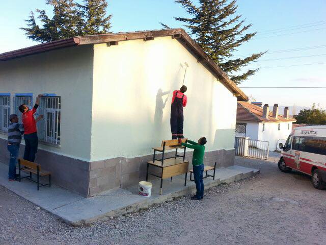 AKUT, Kızıldağ Ortaokulu'nu boyadı