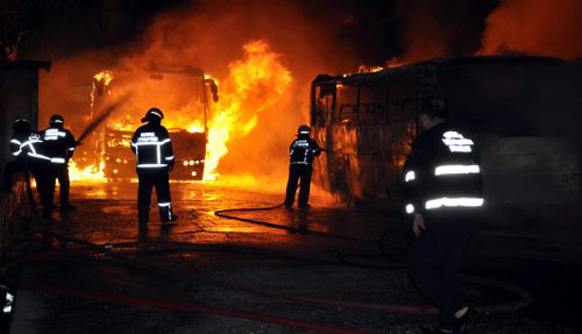 Alev alan lastikler korkuttu