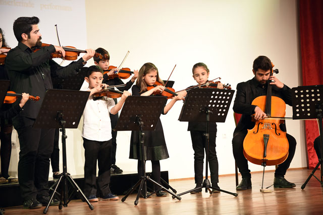 Amatör Çalgıcılar festivalde hünerlerini sergiledi