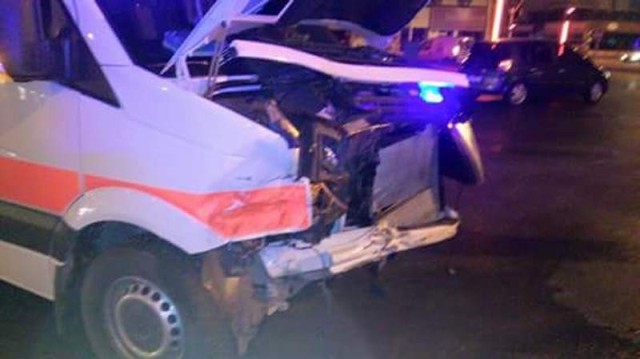 Ambulans İle Ticari Araç Çarpıştı: 1 Yaralı