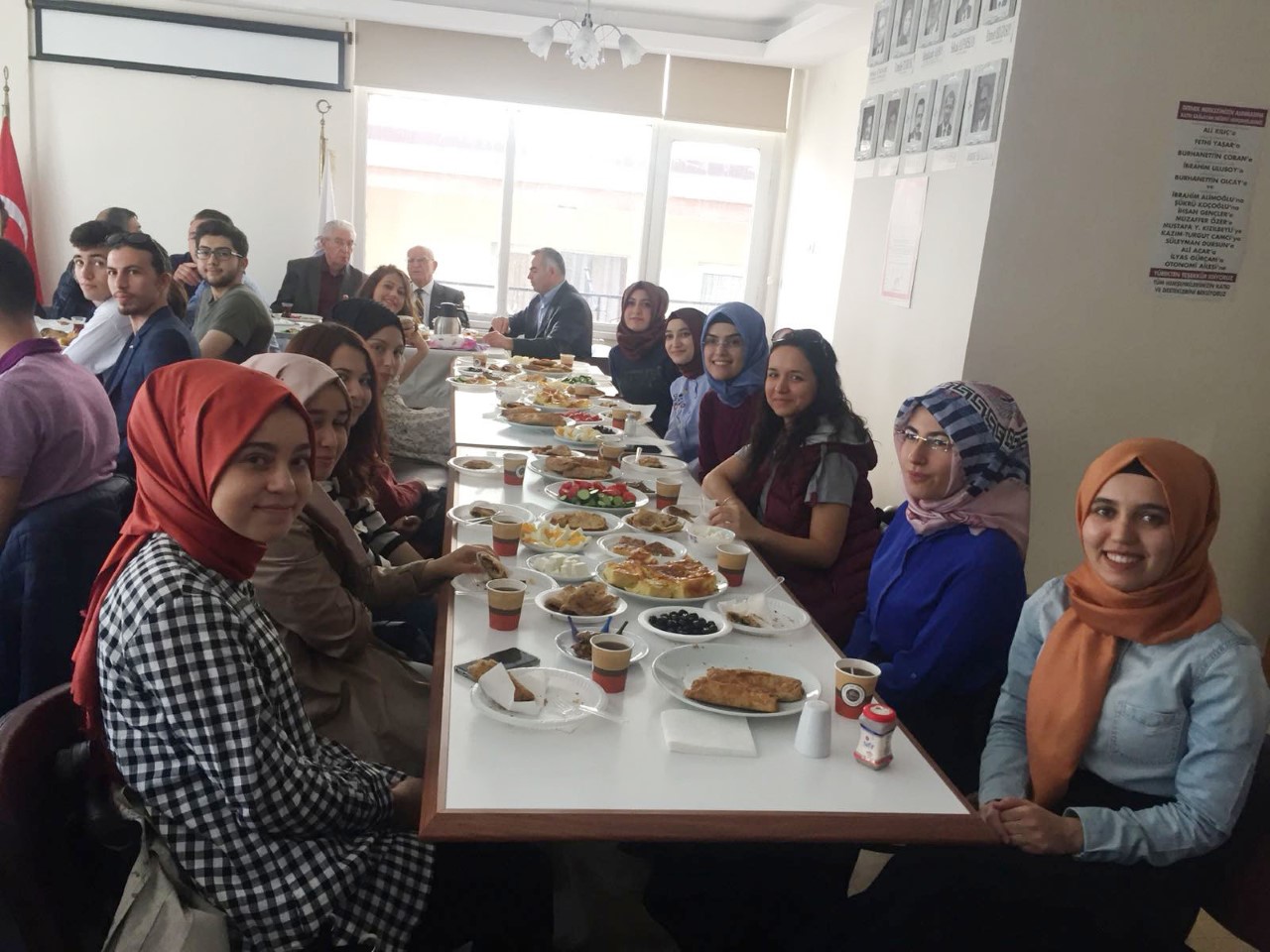 Ankara’da okuyan Afyonkarahisarlı öğrenciler kahvaltıda buluştu