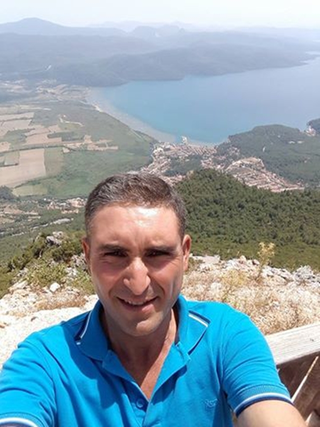 ASLAN, SEYİR TEPESİNDE