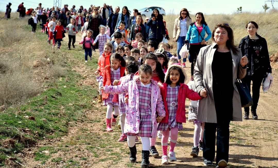 Atatürk İlkokulu Kelebekler Sınıfı Orman Haftası Etkinliği düzenledi.