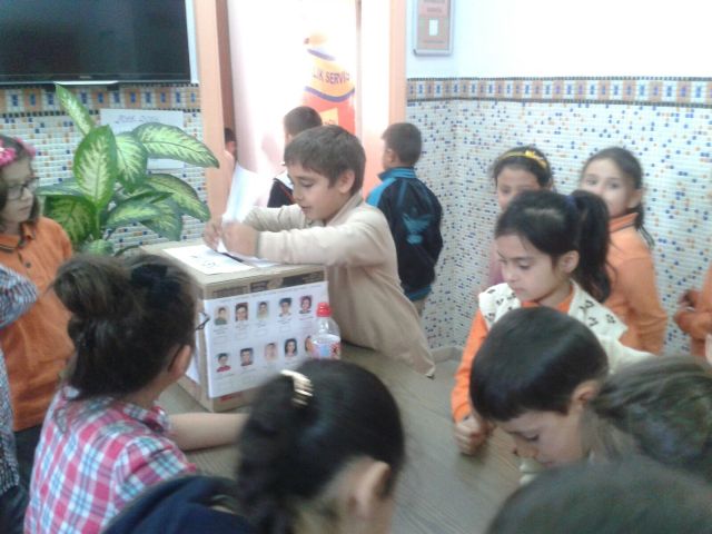 Ayşegül Arsoy İlkokulu’nda demokrasi şovu