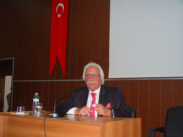 Bahadıroğlu, Türkiye’ye Yönelik Tuzaklar’ı anlattı