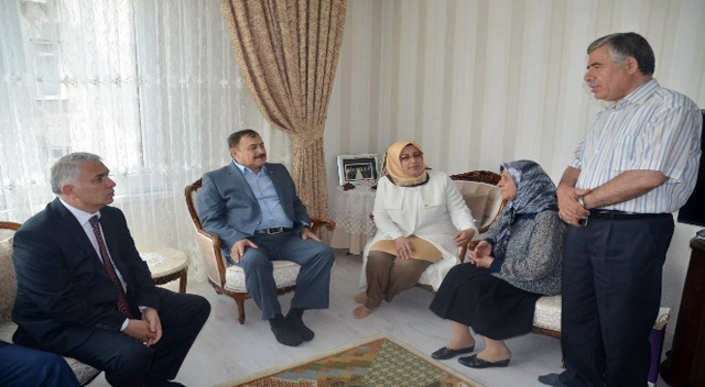Bakan Eroğlu’ndan şehit yakınlarına bayram ziyareti
