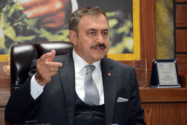 Bakan Eroğlu, Yerel Yönetim Fuarı’nı gezdi