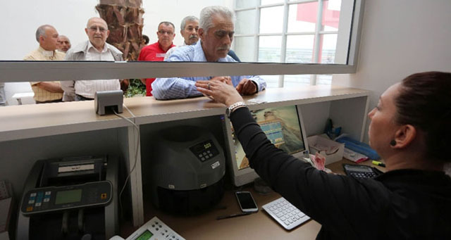 Bankalarda çalışan sayısı azalıyor