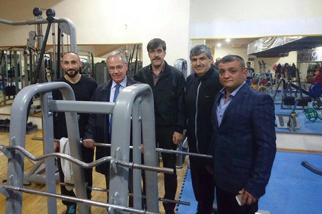 Başkan Acar, fitness malzemelerini inceledi