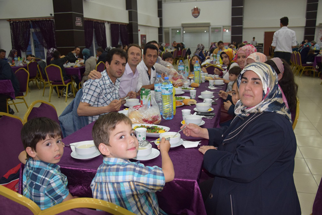 Başkan Bozkurt, Belediye personeliyle iftarda buluştu