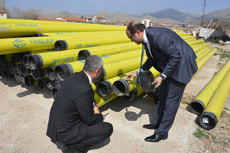 Başkan Çöl, doğalgaz borularını inceledi