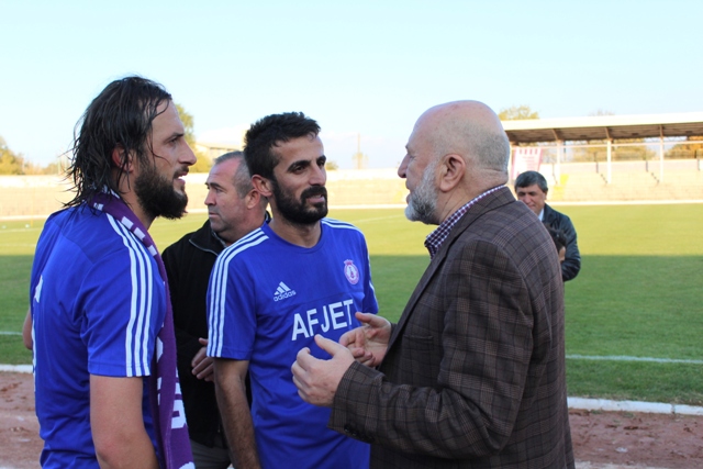 Başkan Salih Sel futbolcuları tebrik etti
