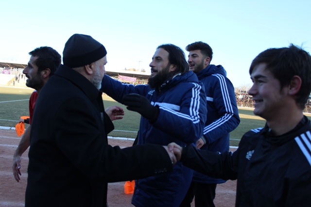 Başkan Sel Tebrik etti