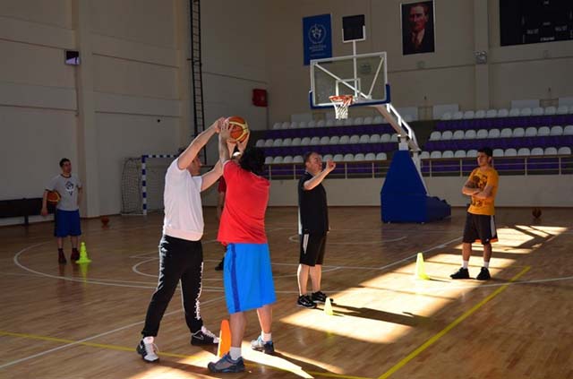 Basketbol antrenör kursuna yoğun ilgi