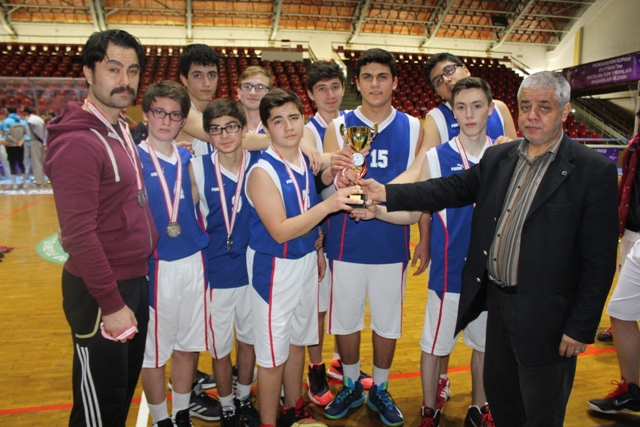  Basketbol erkeklerde Süleyman Demirel Fen lisesi şampiyon