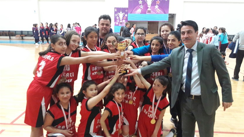Basketbol Küçük Kızlarda Şampiyon Abdurrahim Mısri Ortaokulu