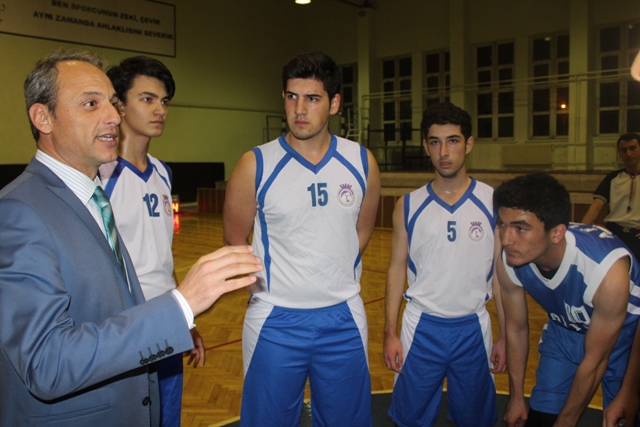 Basketbol’un başlama atışı İl Müdürü Dr. Tortop’dan