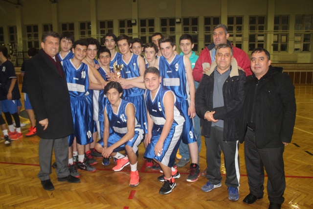 Basketbol yıldızlarda Zafer Koleji şampiyon