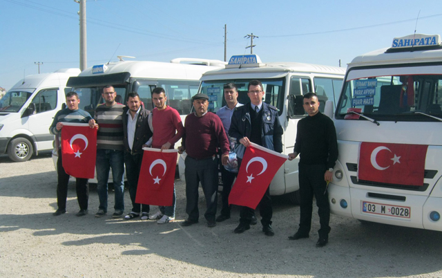 BELEDİYE’DEN ALKIŞLANACAK BAYRAK SEFERBERLİĞİ