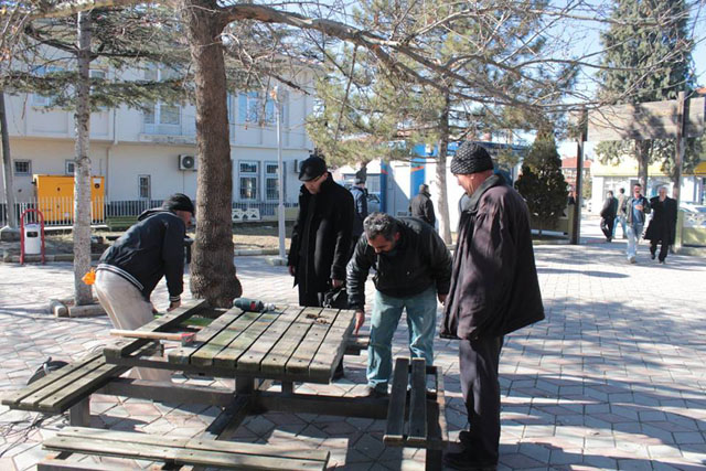 Belediye, İhsaniye'ye bahar bakımı yapıyor