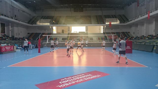 Belediyespor voleybolcuları Bursa’da ilk idmanı yaptı