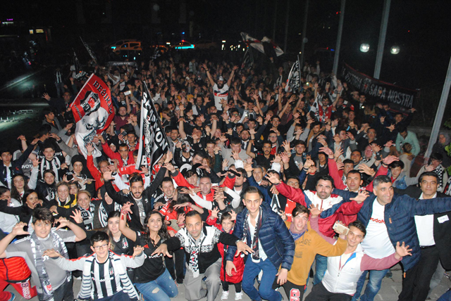 Beşiktaş’lı taraftarlar Afyon tarihinde bir ilke imza attılar