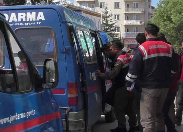 Beyşehir merkezli üç ilde silah operasyonu: 18 gözaltı